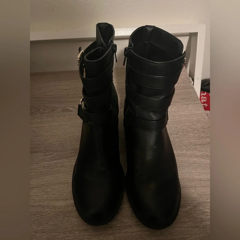Black size 8 1/2 boots - Picture 2 of 8